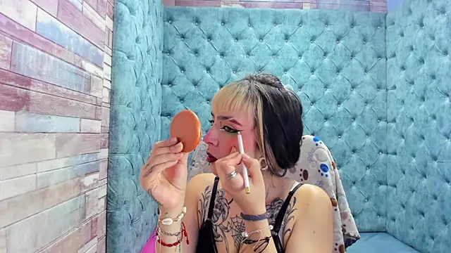 Snapshot of Samantha_Smiith chatting on 12.14.25 Samantha Smiith online show from 12.14.25