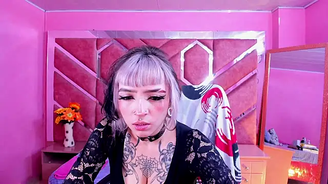 Samantha Smiith online show from 04.19.26