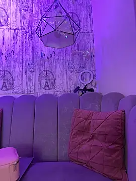 AbyThompson online show from 12.17.25