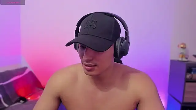 JamesGraay online show from 01.05.26