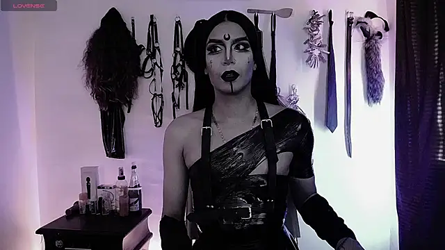 akinoro  online show from 10.31.25