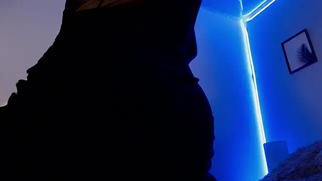 SophiaJoliebm online show from 01.08.25