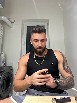 Snapshot of LoveIsBlind_ chatting on 12.16.24 LoveIsBlind  online show from 12.16.24