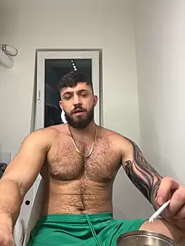 Snapshot of LoveIsBlind_ chatting on 12.19.24 LoveIsBlind  online show from 12.19.24