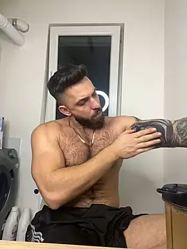 Snapshot of LoveIsBlind_ chatting on 12.26.24 LoveIsBlind  online show from 12.26.24