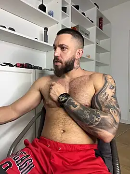 Snapshot of LoveIsBlind_ chatting on 09.22.25 LoveIsBlind  online show from 09.22.25