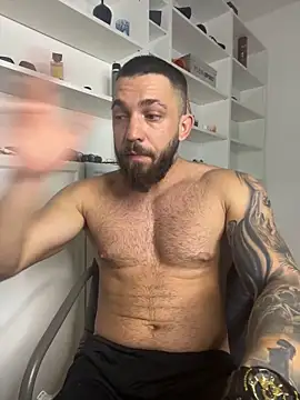 Snapshot of LoveIsBlind_ chatting on 09.23.25 LoveIsBlind  online show from 09.23.25