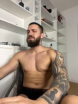 Snapshot of LoveIsBlind_ chatting on 10.03.25 LoveIsBlind  online show from 10.03.25