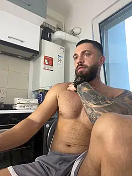 Snapshot of LoveIsBlind_ chatting on 10.08.25 LoveIsBlind  online show from 10.08.25