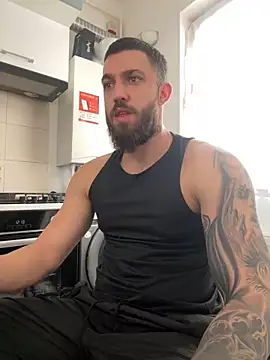 Snapshot of LoveIsBlind_ chatting on 10.28.25 LoveIsBlind  online show from 10.28.25