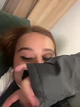 evy orange1 online show from 03.14.25