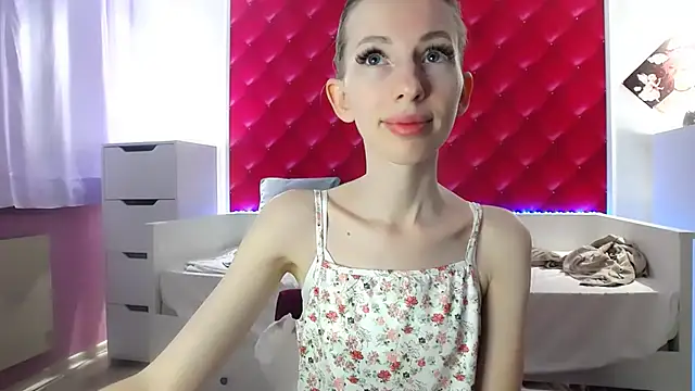 Snapshot of BarbieGoddess chatting on 12.09.24 BarbieGoddess online show from 12.09.24