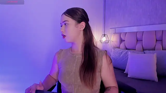 Roxie-Summers11 online show from 02.21.25