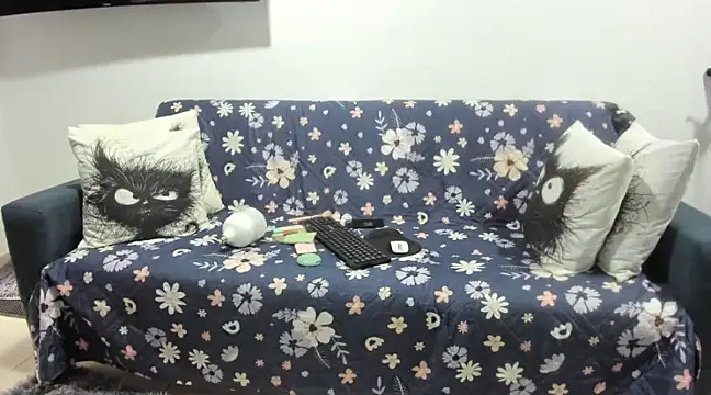 Emma Jnes online show from 03.12.25