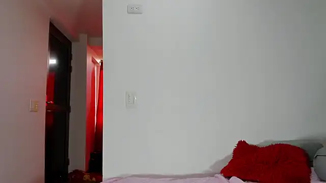 Snapshot of veronica_sinner_ chatting on 10.30.25 veronica sinner  online show from 10.30.25