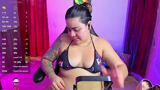 Snapshot of Sharon_hils chatting on 01.13.25 Sharon hils online show from 01.13.25