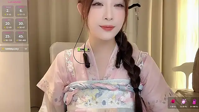 Snapshot of zhuzhu-520- chatting on 12.05.25 zhuzhu-520- online show from 12.05.25