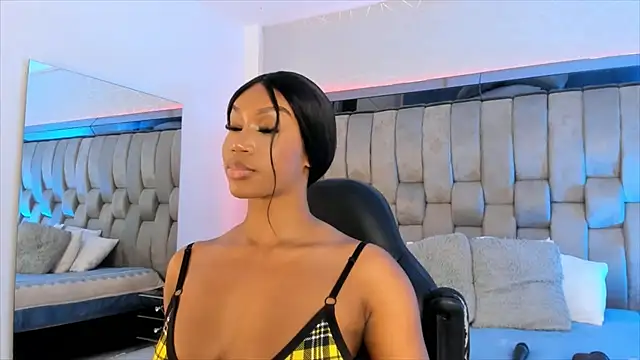 ChaynnaCooper online show from 02.13.25