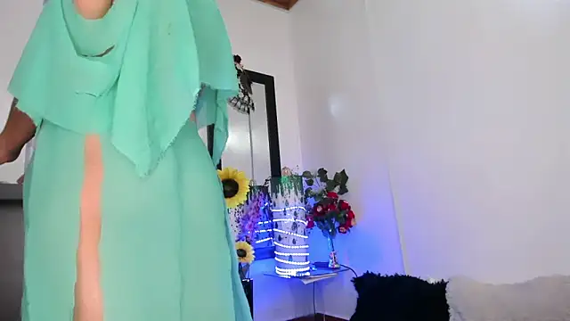 Snapshot of Chanel_shaw chatting on 12.24.24 Chanel shaw online show from 12.24.24