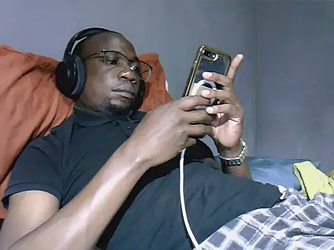 Snapshot of TheeRealShow chatting on 05.10.26 TheeRealShow online show from 05.10.26