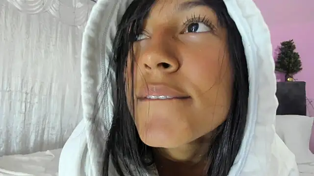 Snapshot of kitty_myers chatting on 12.15.24 kitty myers online show from 12.15.24