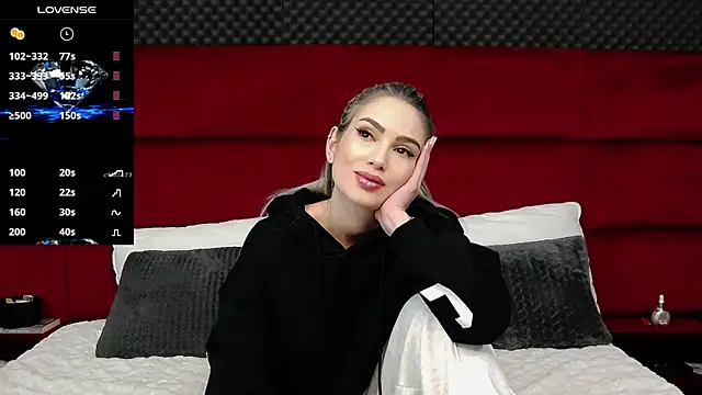 Snapshot of MinnieMe chatting on 09.27.25 MinnieMe online show from 09.27.25