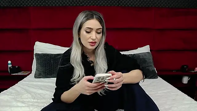 Snapshot of MinnieMe chatting on 11.02.25 MinnieMe online show from 11.02.25