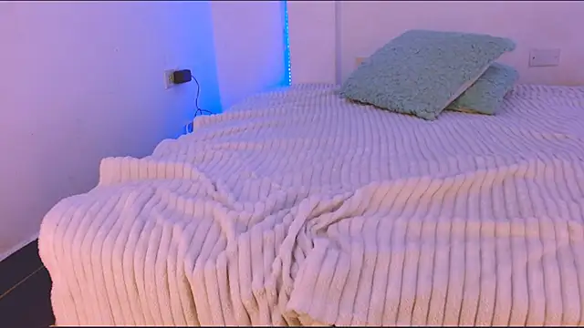 Emily Williams12 online show from 03.27.26