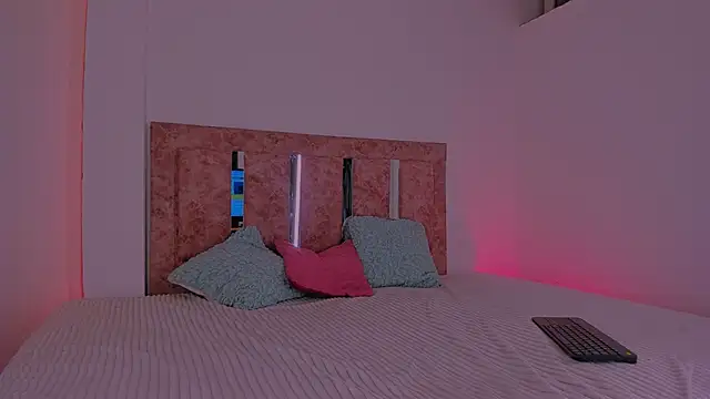 Emily Williams12 online show from 04.23.26