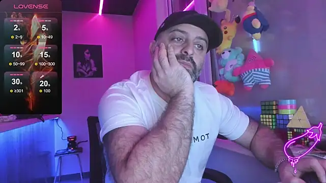 Snapshot of MAGABEAR077 chatting on 03.17.25 MAGABEAR077 online show from 03.17.25