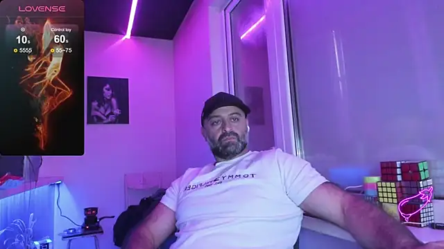 Snapshot of MAGABEAR077 chatting on 09.09.25 MAGABEAR077 online show from 09.09.25