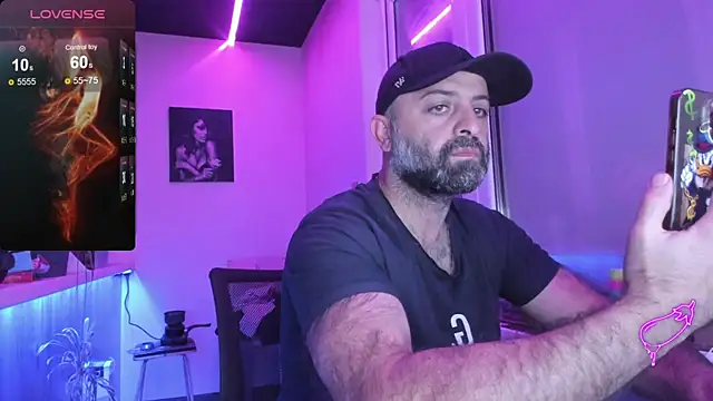 Snapshot of MAGABEAR077 chatting on 09.16.25 MAGABEAR077 online show from 09.16.25