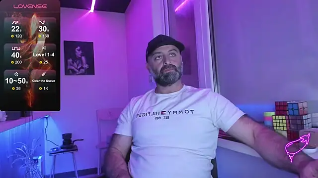 Snapshot of MAGABEAR077 chatting on 09.21.25 MAGABEAR077 online show from 09.21.25