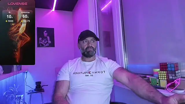 Snapshot of MAGABEAR077 chatting on 09.22.25 MAGABEAR077 online show from 09.22.25