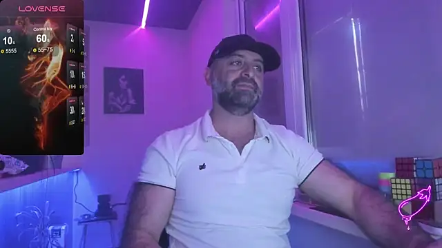 Snapshot of MAGABEAR077 chatting on 09.23.25 MAGABEAR077 online show from 09.23.25