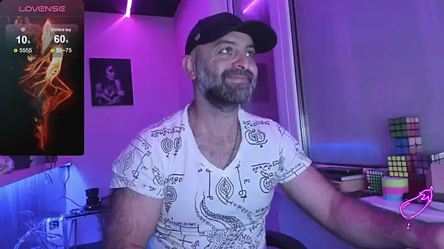 Snapshot of MAGABEAR077 chatting on 09.27.25 MAGABEAR077 online show from 09.27.25