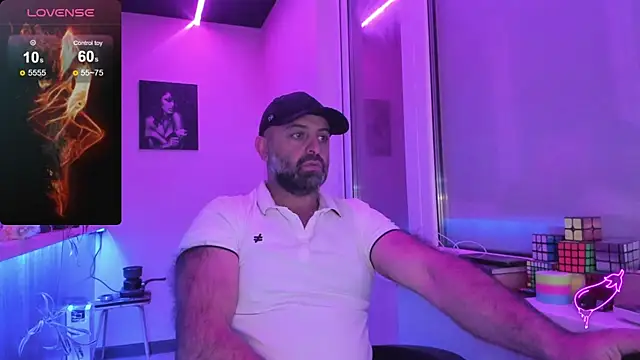 Snapshot of MAGABEAR077 chatting on 09.28.25 MAGABEAR077 online show from 09.28.25