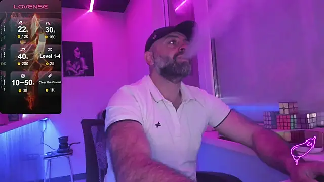 Snapshot of MAGABEAR077 chatting on 09.29.25 MAGABEAR077 online show from 09.29.25