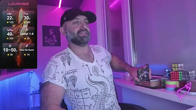 Snapshot of MAGABEAR077 chatting on 09.29.25 MAGABEAR077 online show from 09.29.25