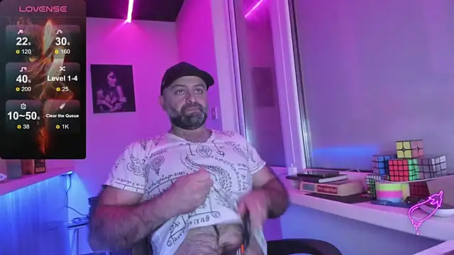 Snapshot of MAGABEAR077 chatting on 10.05.25 MAGABEAR077 online show from 10.05.25