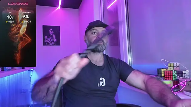 Snapshot of MAGABEAR077 chatting on 10.10.25 MAGABEAR077 online show from 10.10.25