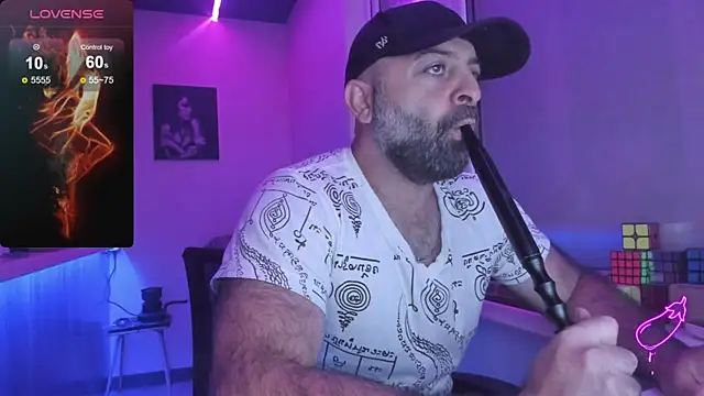 Snapshot of MAGABEAR077 chatting on 10.12.25 MAGABEAR077 online show from 10.12.25