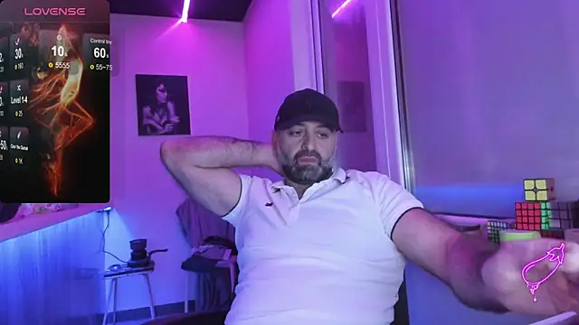 Snapshot of MAGABEAR077 chatting on 10.12.25 MAGABEAR077 online show from 10.12.25