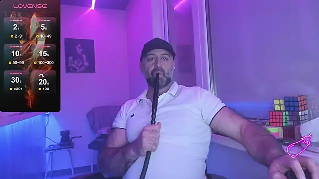 Snapshot of MAGABEAR077 chatting on 10.14.25 MAGABEAR077 online show from 10.14.25