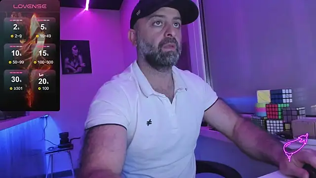 Snapshot of MAGABEAR077 chatting on 10.16.25 MAGABEAR077 online show from 10.16.25