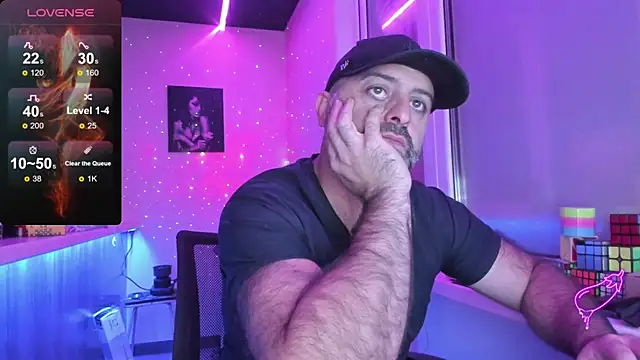 Snapshot of MAGABEAR077 chatting on 10.19.25 MAGABEAR077 online show from 10.19.25