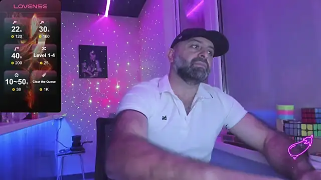 Snapshot of MAGABEAR077 chatting on 10.20.25 MAGABEAR077 online show from 10.20.25