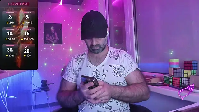 Snapshot of MAGABEAR077 chatting on 10.22.25 MAGABEAR077 online show from 10.22.25