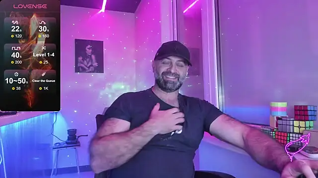 Snapshot of MAGABEAR077 chatting on 10.22.25 MAGABEAR077 online show from 10.22.25