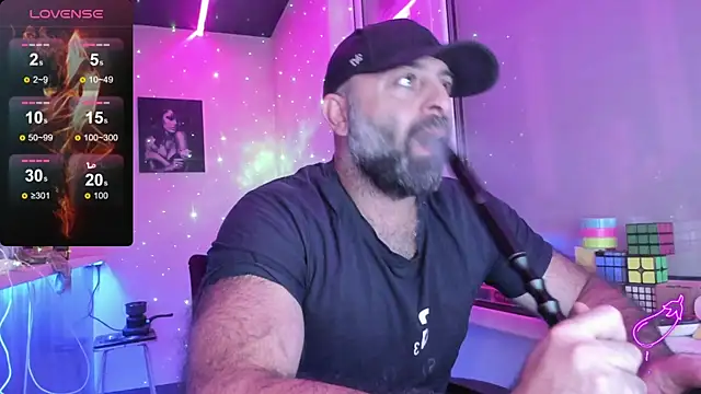 Snapshot of MAGABEAR077 chatting on 10.30.25 MAGABEAR077 online show from 10.30.25